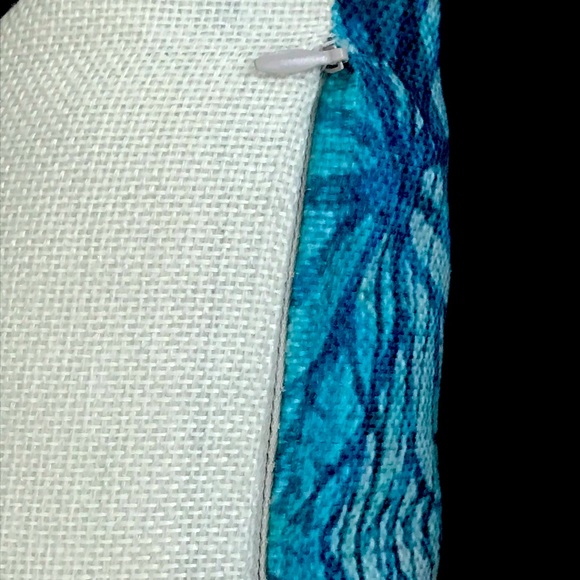 Beachy Accent throw pillow cover with sea turtle design - Picture 3 of 14